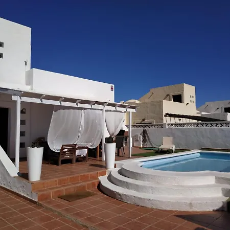 Aloha Surf House بيت ضيافة *