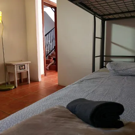 بيت ضيافة Aloha Surf House *