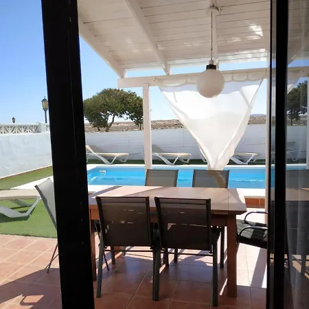 Konukevi Aloha Surf House Corralejo